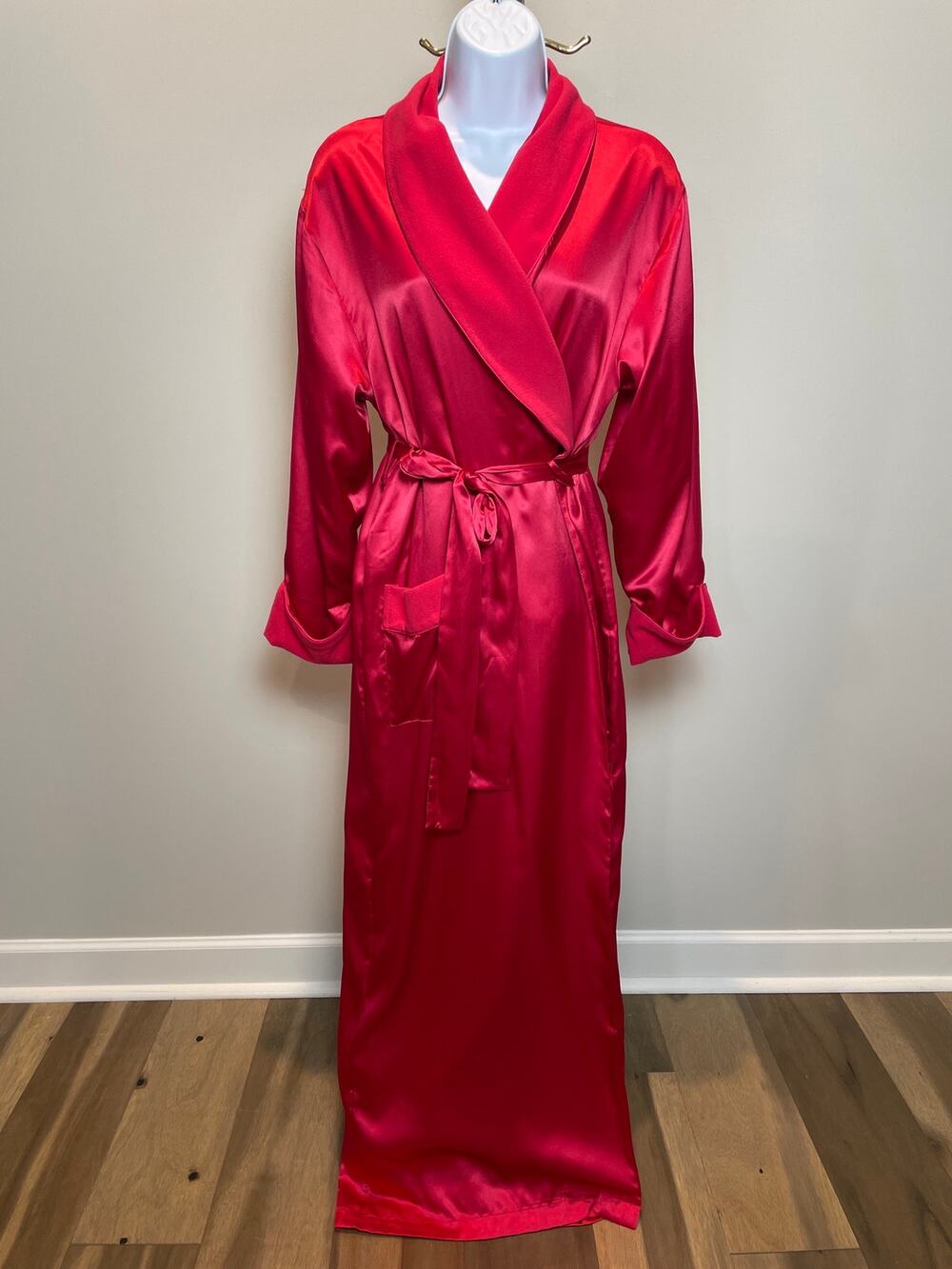 Victoria’s Secret Angels Red Satin Fleece Lined Robe Size XS/S Cozy Basic